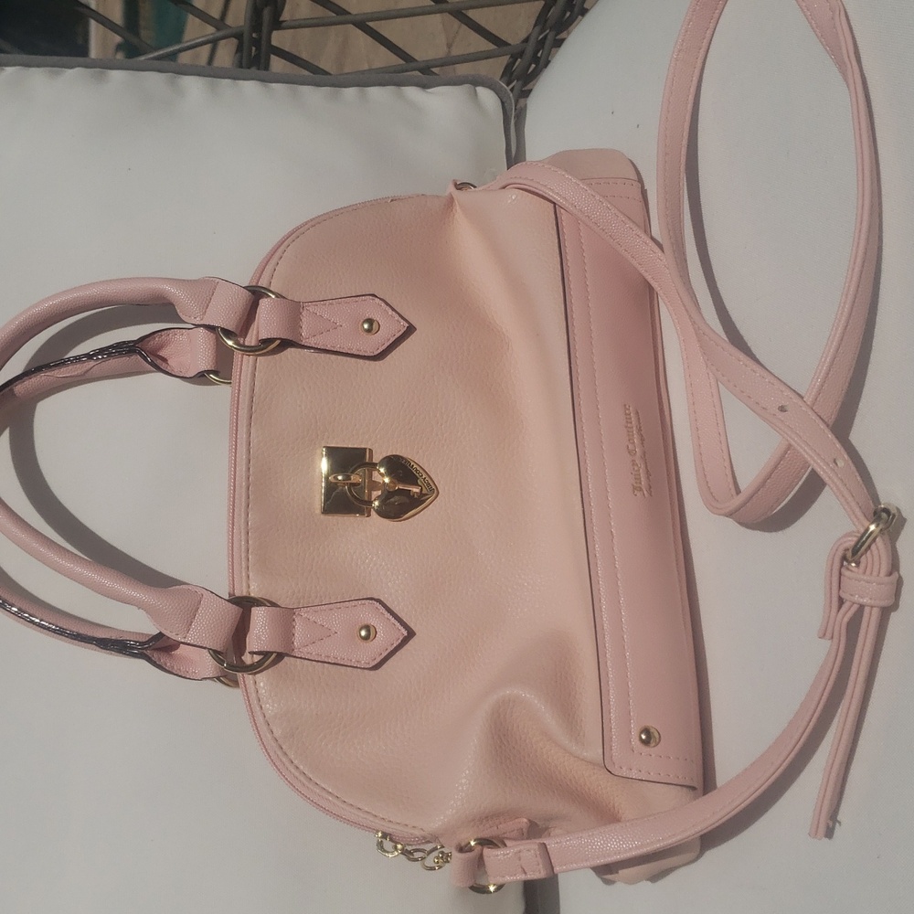 💖JUICY COUTURE Pink Heart Lock Crossbody